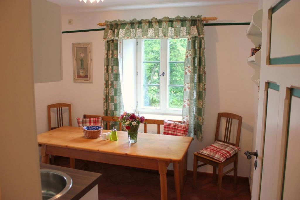 Schlossgaststatte Hohenberg Apartment Seeshaupt Room photo